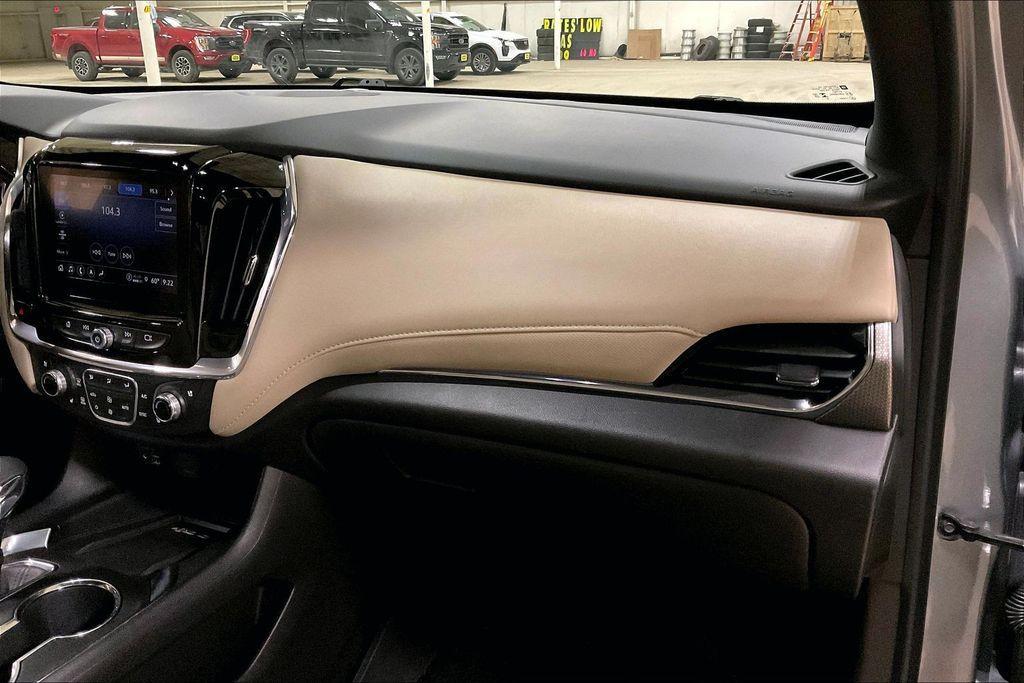 used 2023 Chevrolet Traverse car, priced at $32,337