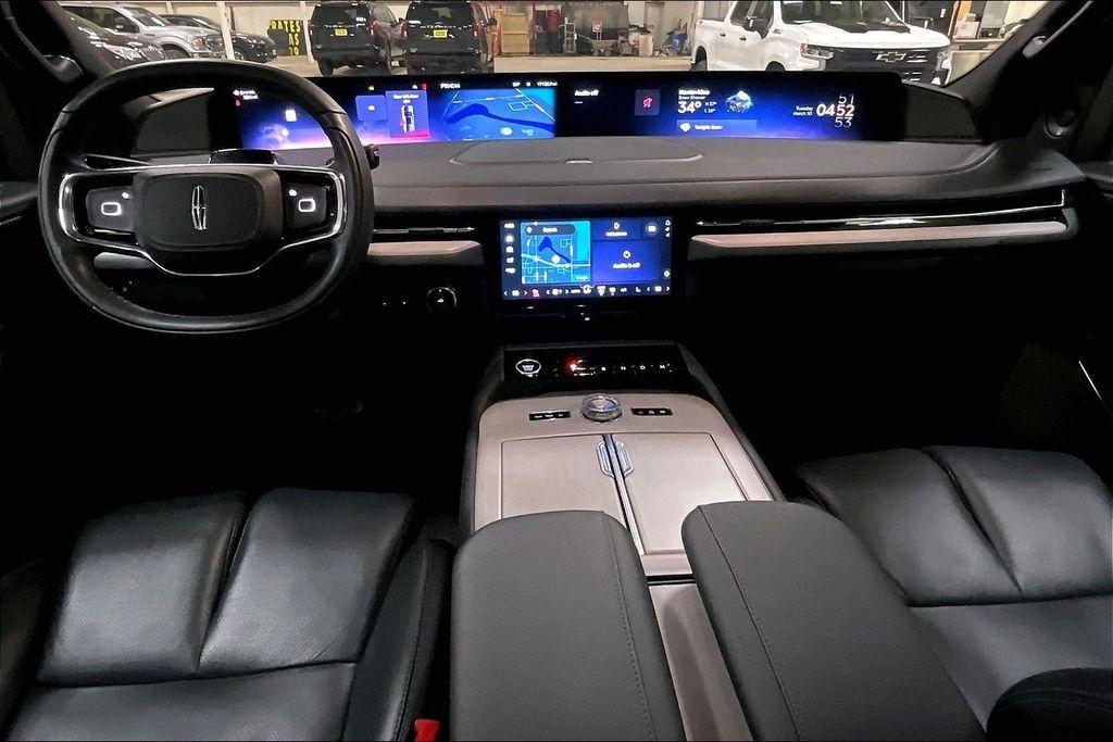 used 2025 Lincoln Navigator L car, priced at $90,616