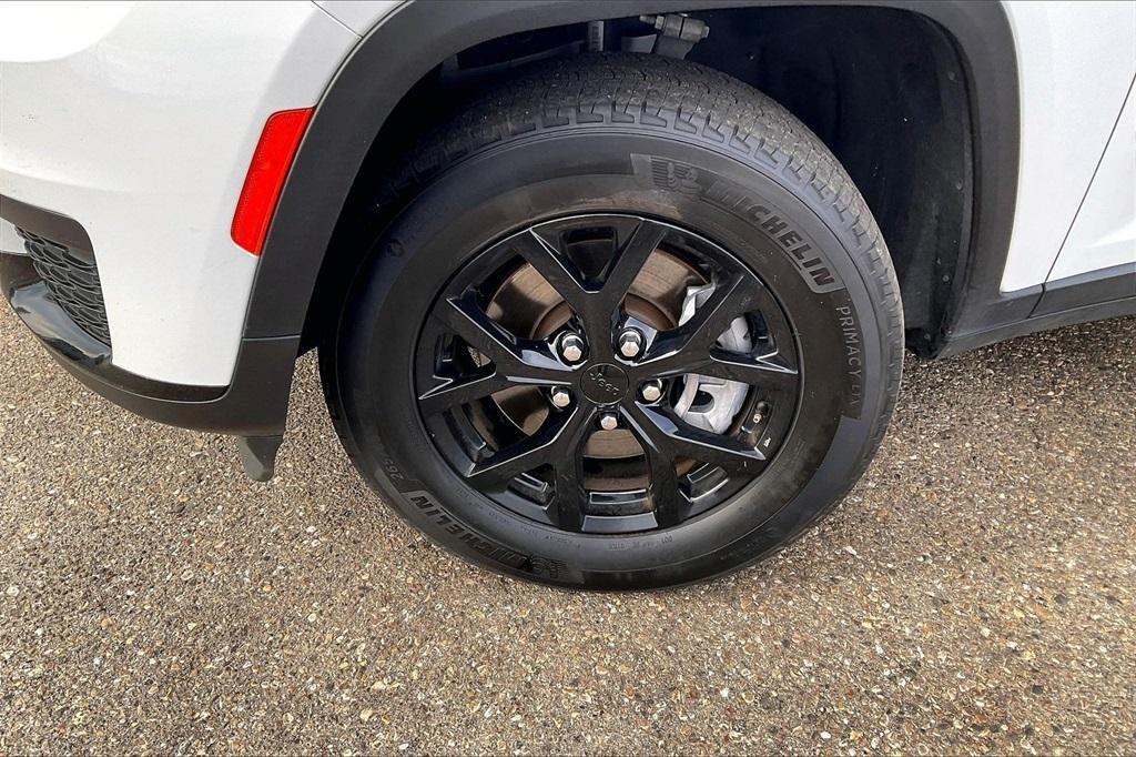 used 2024 Jeep Grand Cherokee L car, priced at $29,989
