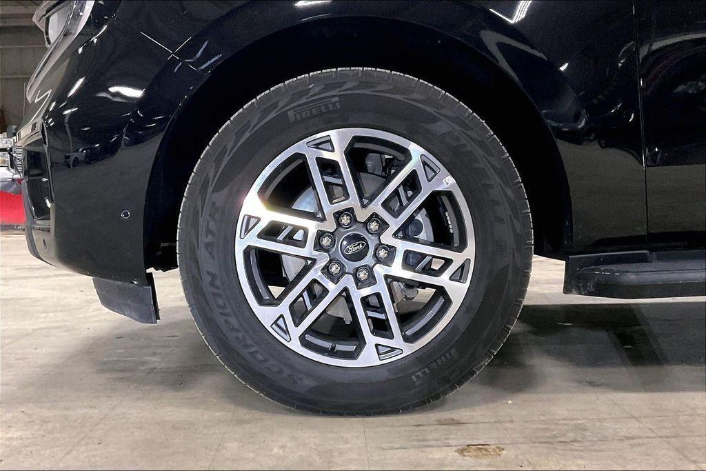 used 2025 Ford Expedition car, priced at $57,146