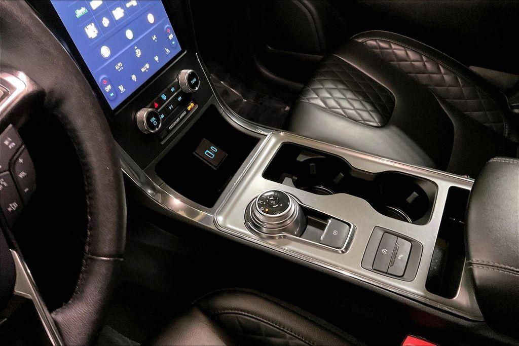 used 2024 Ford Edge car, priced at $27,536