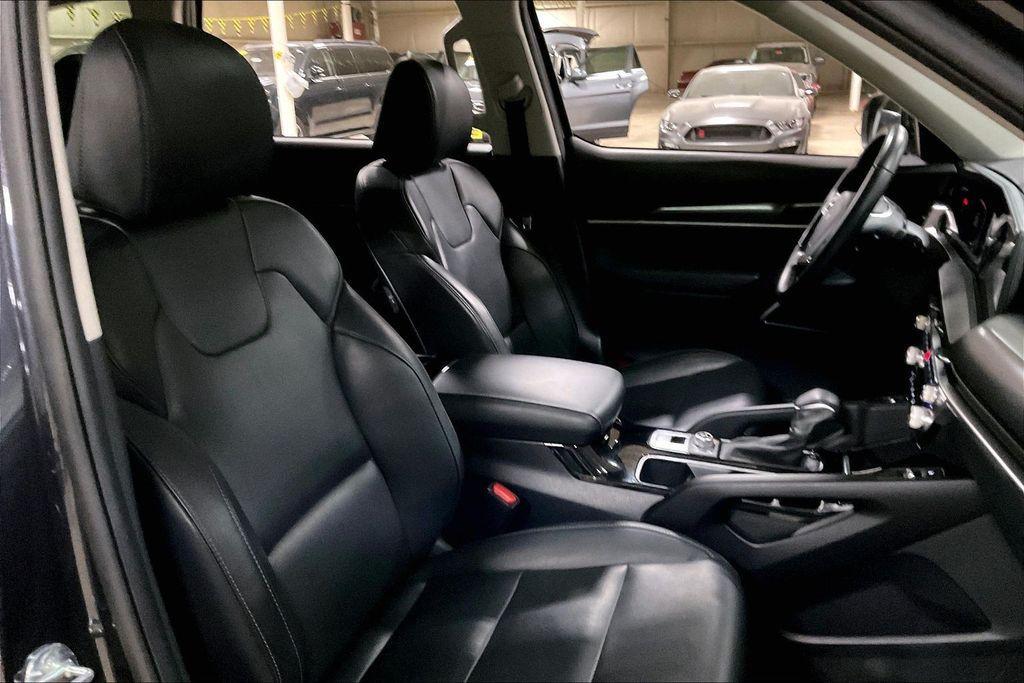 used 2025 Kia Telluride car, priced at $35,897