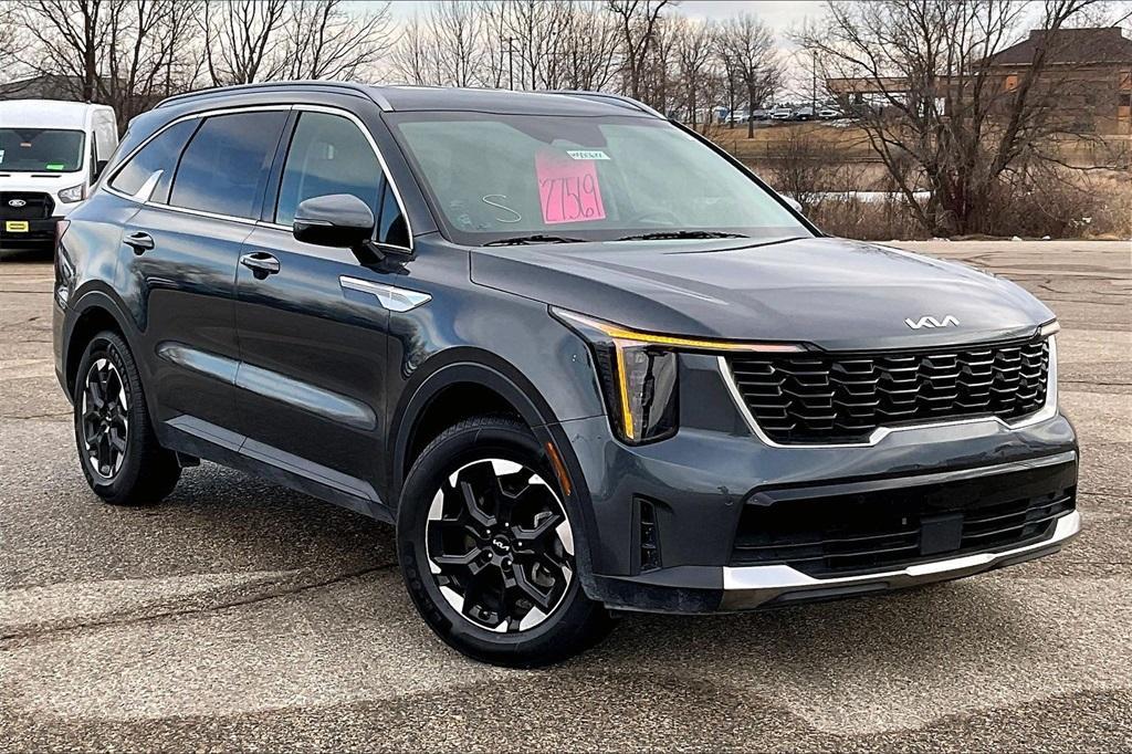 used 2024 Kia Sorento car, priced at $26,998