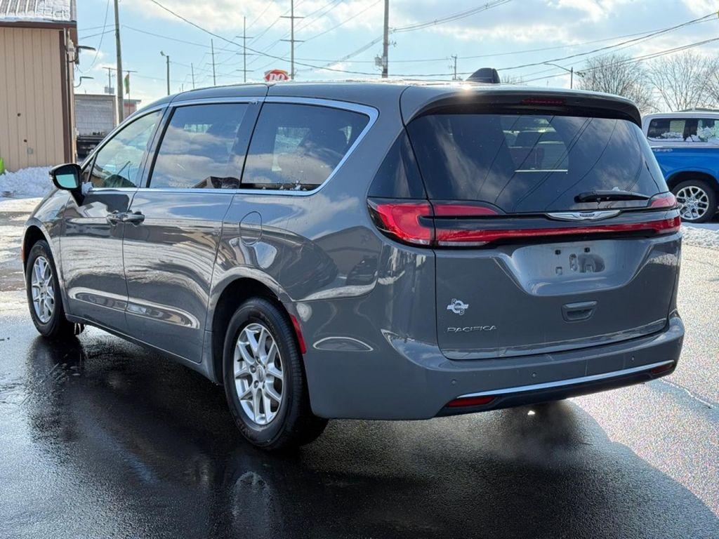 used 2025 Chrysler Pacifica car