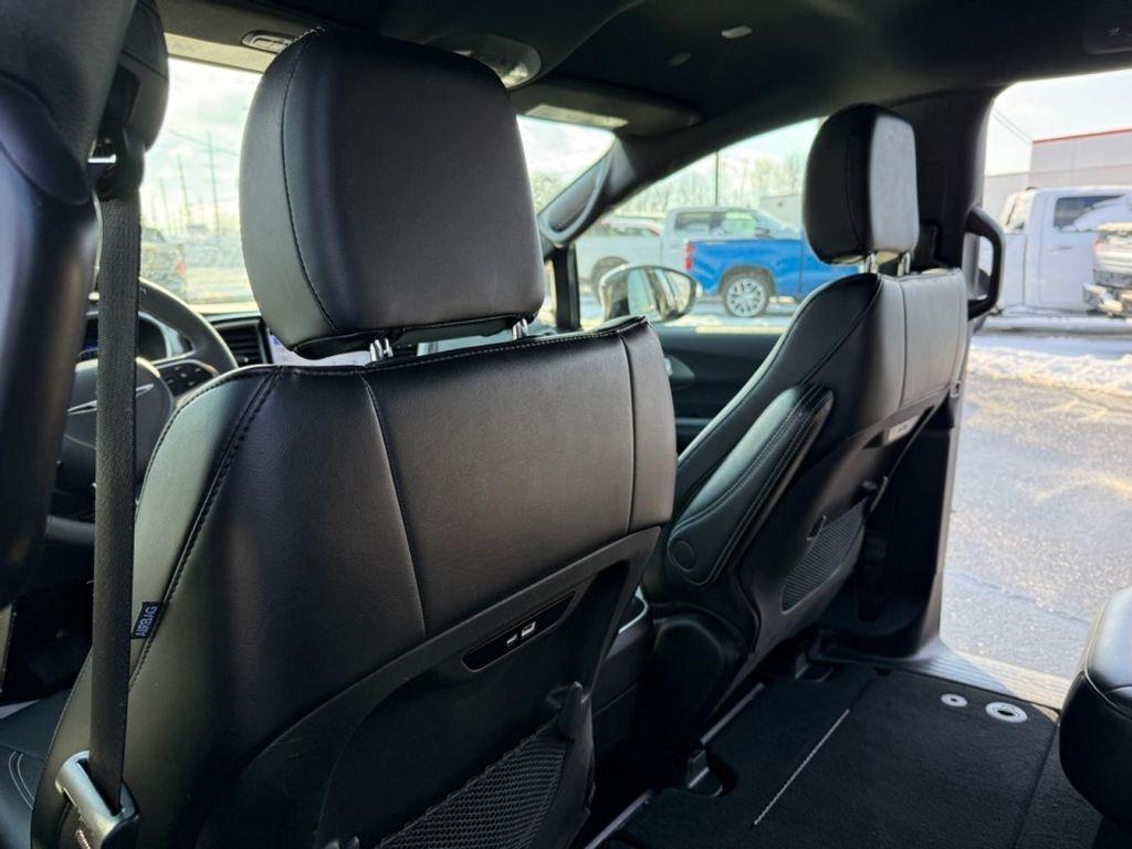 used 2025 Chrysler Pacifica car