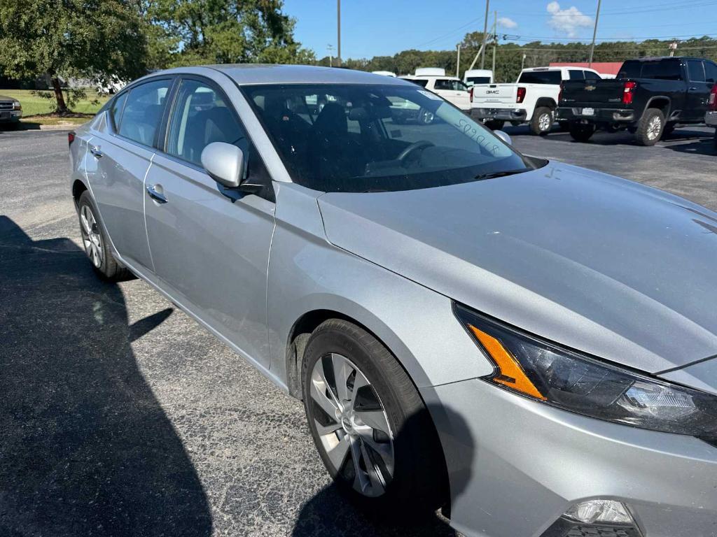 2022 Brilliant Silver Metallic Nissan Altima