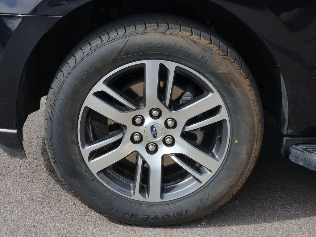 used 2024 Ford Expedition car, priced at $40,991