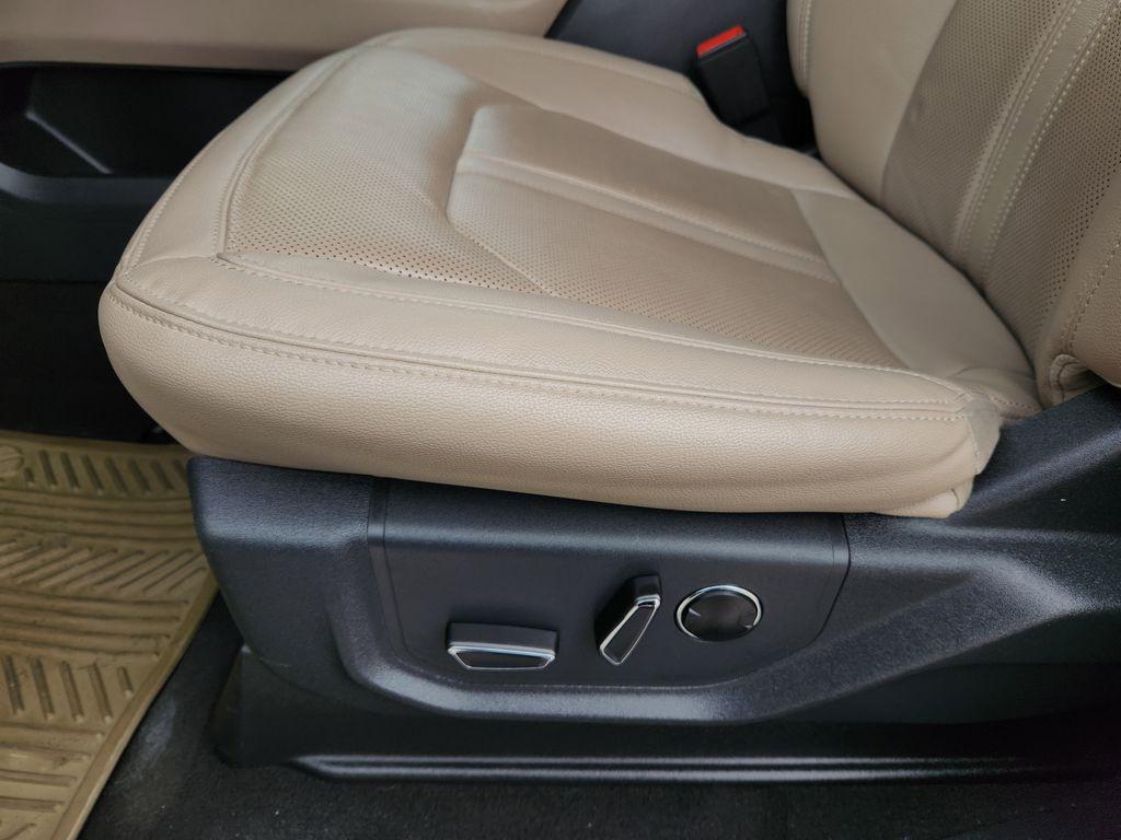 used 2024 Ford Expedition car, priced at $40,991