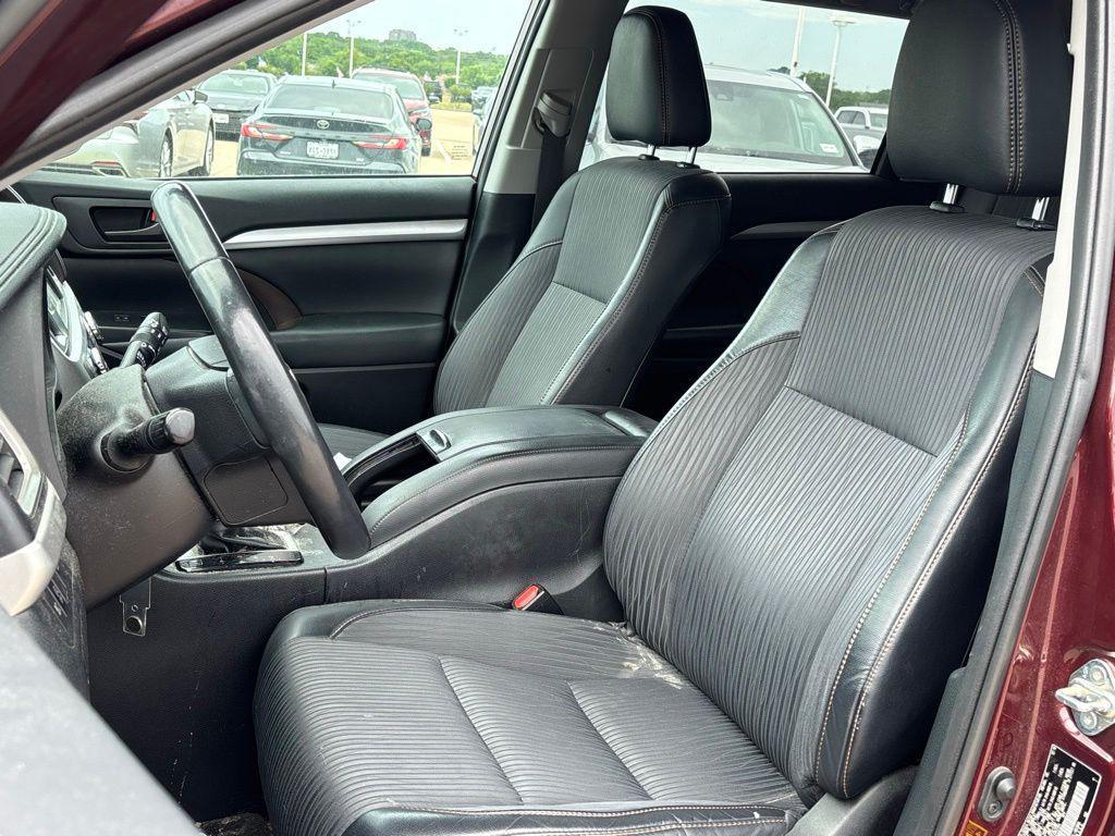 used 2019 Toyota Highlander car, priced at $21,992
