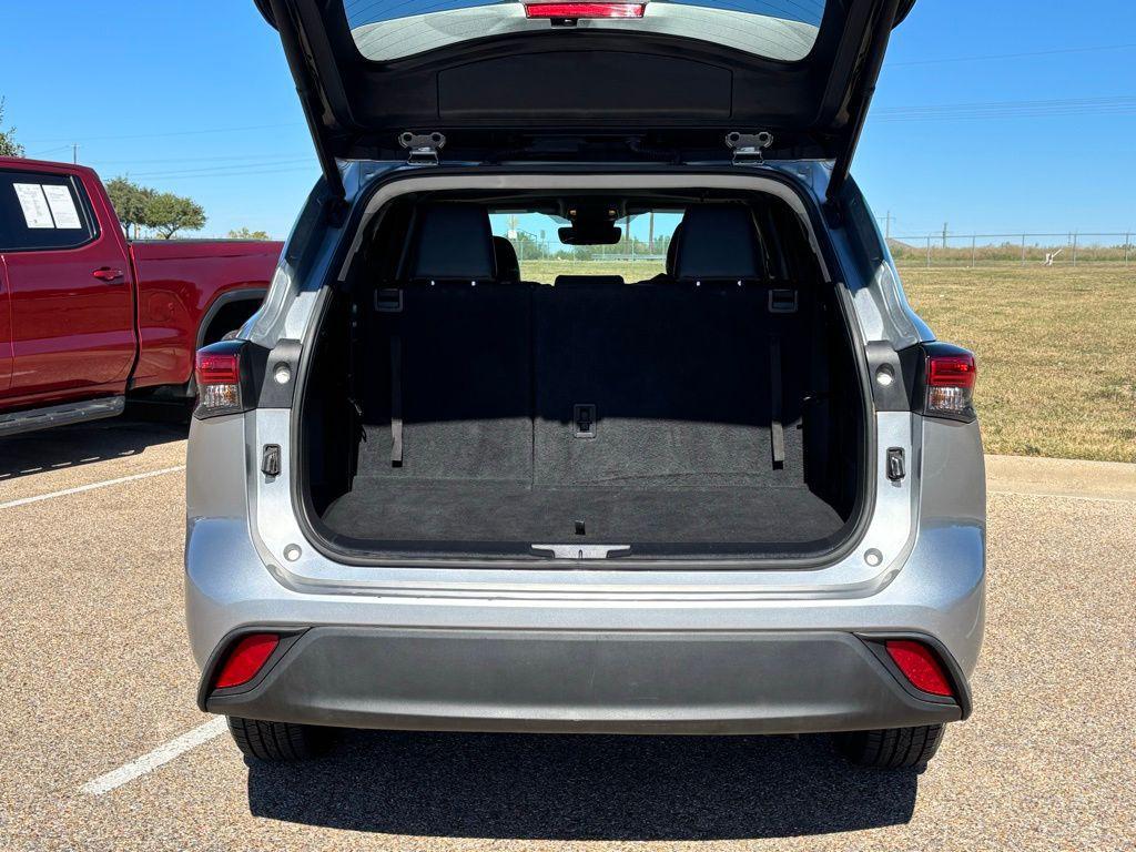 used 2023 Toyota Highlander car, priced at $30,181