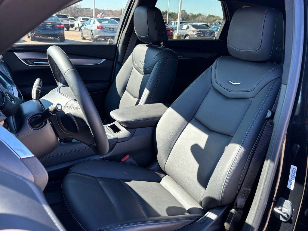 used 2024 Cadillac XT5 car, priced at $31,318