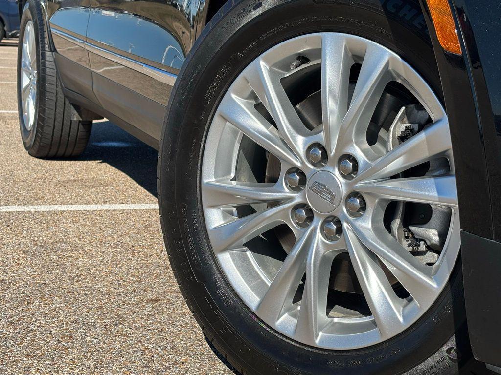 used 2024 Cadillac XT5 car, priced at $31,318