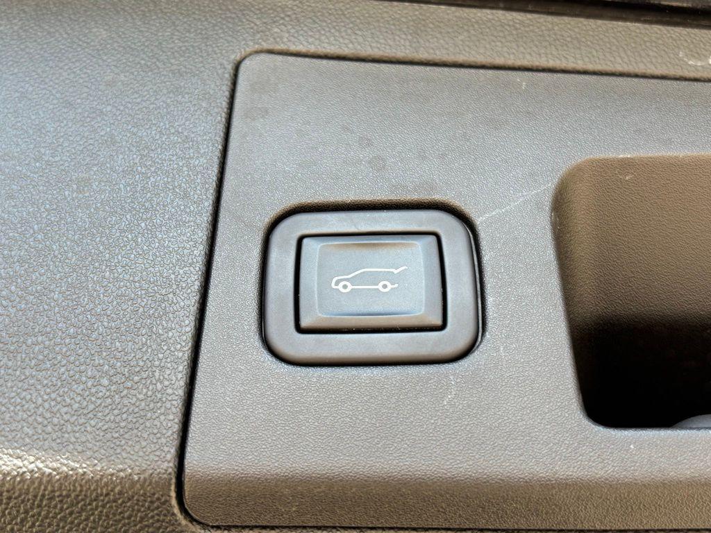 used 2024 Cadillac XT5 car, priced at $31,318