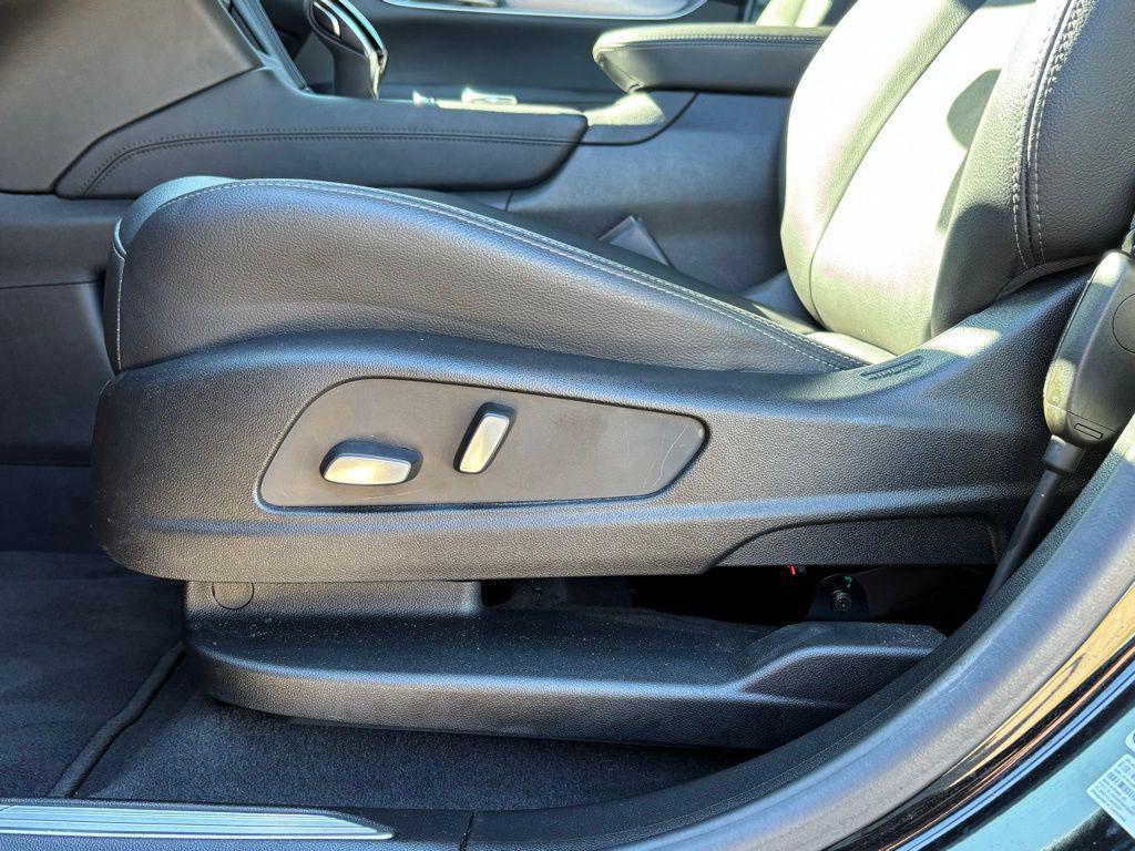 used 2024 Cadillac XT5 car, priced at $31,318