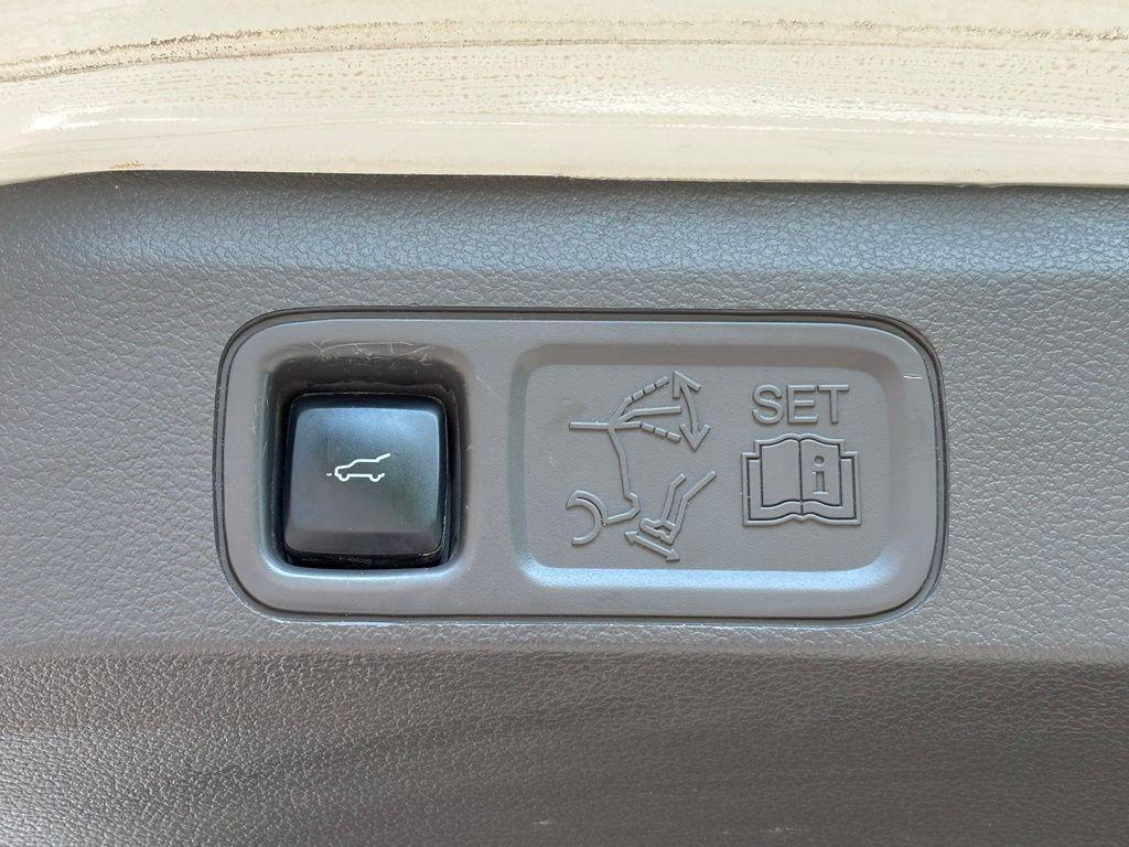 used 2021 Ford Expedition car, priced at $25,991