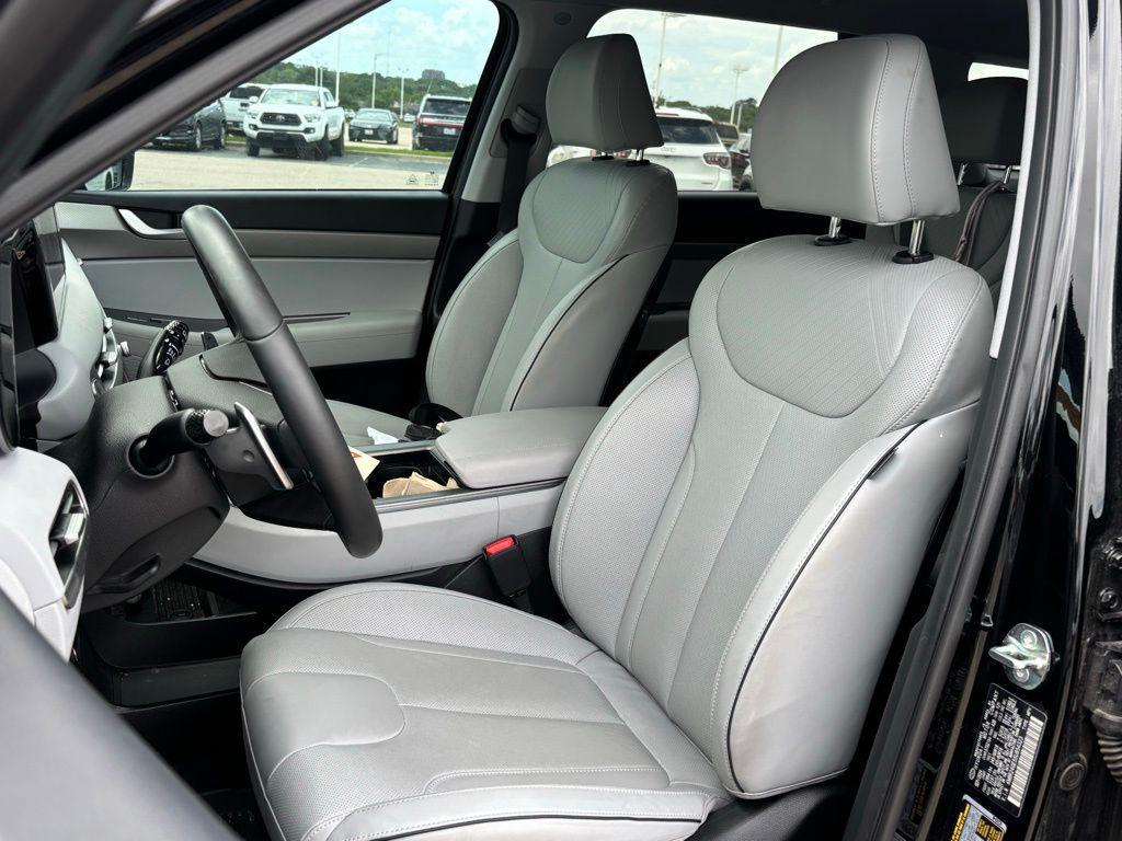 used 2025 Hyundai Palisade car, priced at $31,991