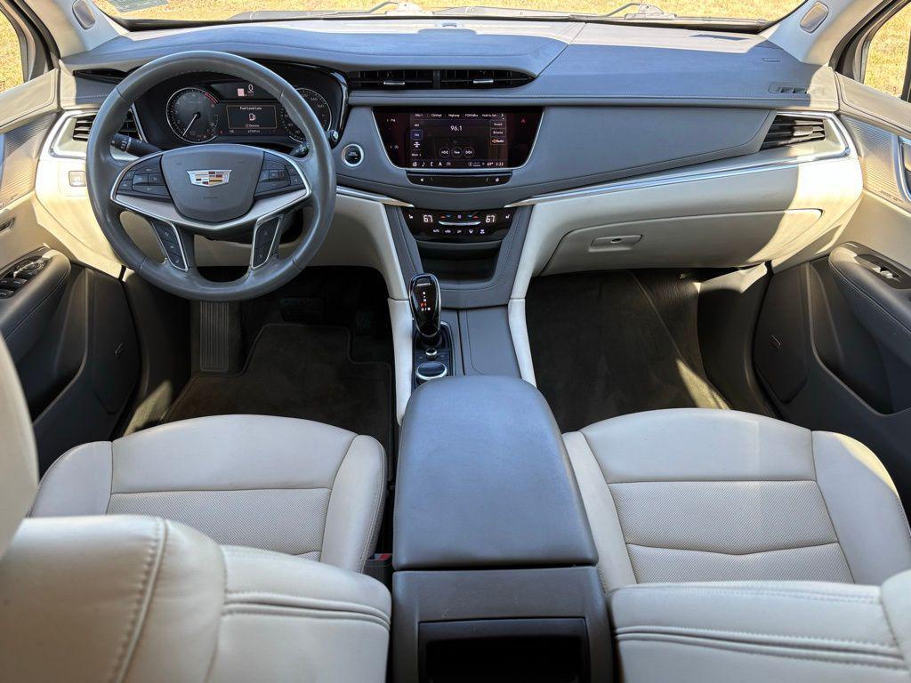 used 2022 Cadillac XT5 car, priced at $24,456