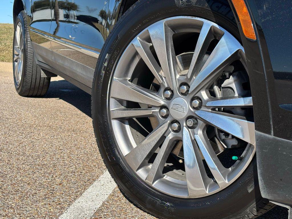 used 2022 Cadillac XT5 car, priced at $24,456