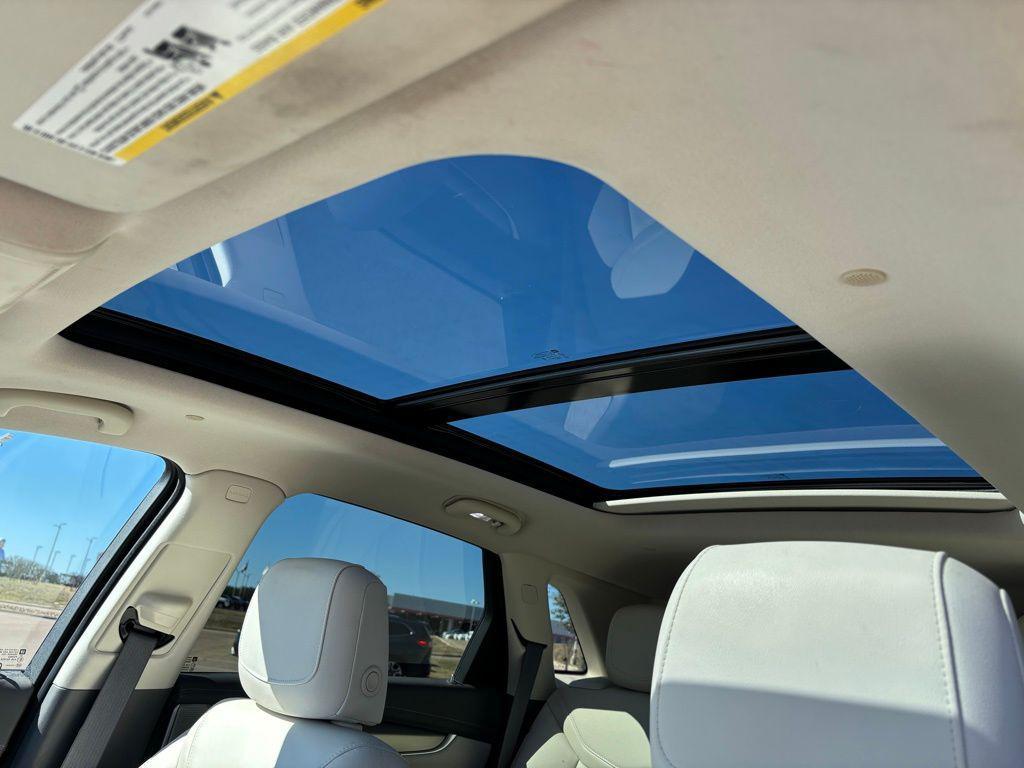 used 2022 Cadillac XT5 car, priced at $24,456