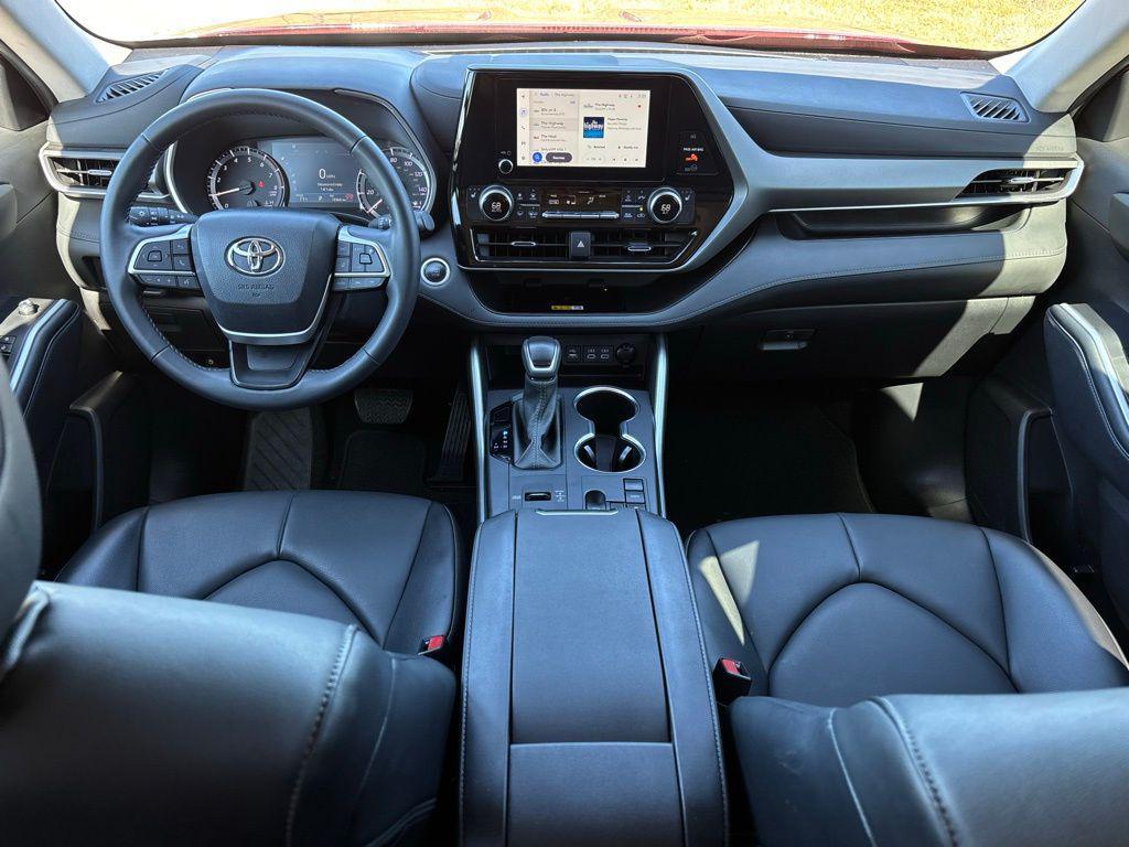 used 2024 Toyota Highlander car, priced at $39,239