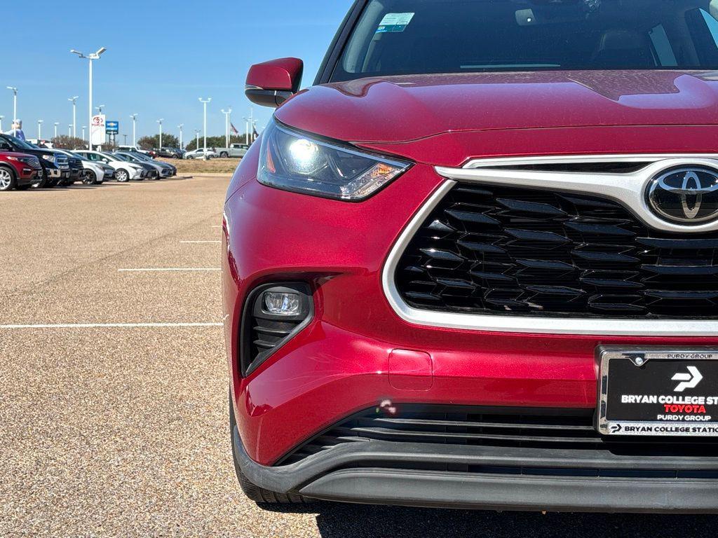 used 2024 Toyota Highlander car, priced at $39,239
