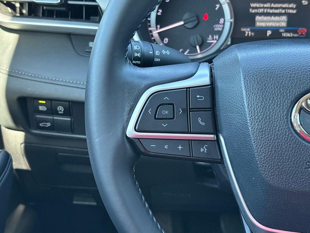 used 2024 Toyota Highlander car, priced at $39,239