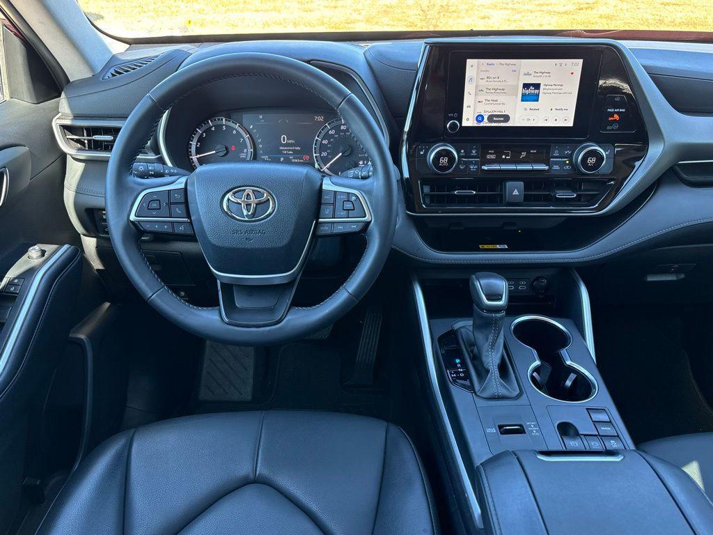 used 2024 Toyota Highlander car, priced at $39,239