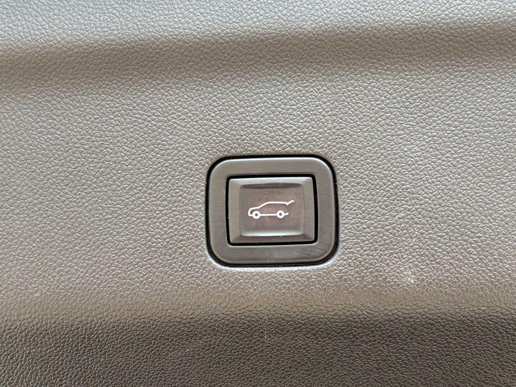 used 2021 GMC Yukon XL car, priced at $46,991