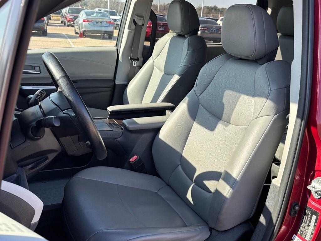 used 2023 Toyota Sienna car, priced at $35,761