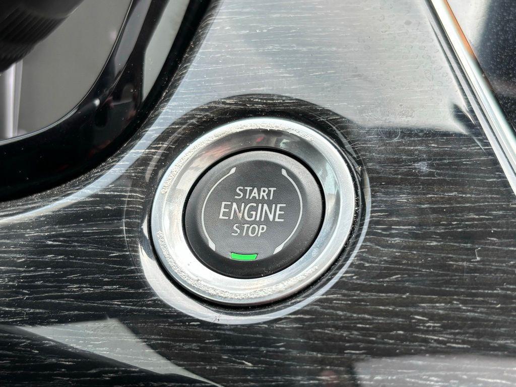 used 2022 Cadillac XT6 car, priced at $32,991