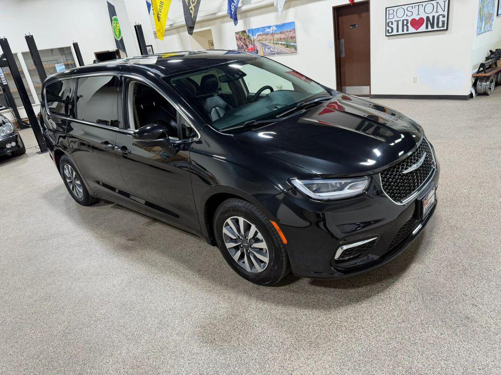 used 2023 Chrysler Pacifica Hybrid car, priced at $27,485