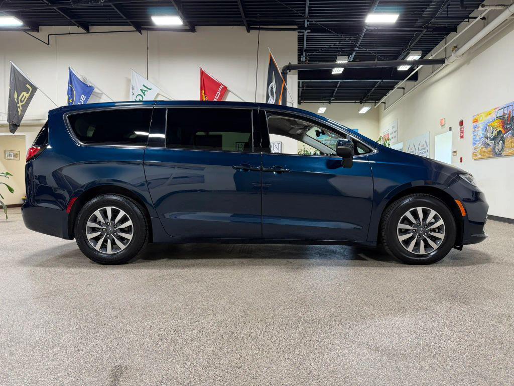 used 2023 Chrysler Pacifica Hybrid car, priced at $26,485