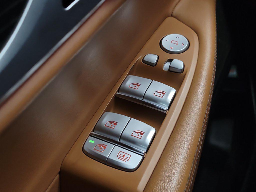 BMW 7 Series view 15
