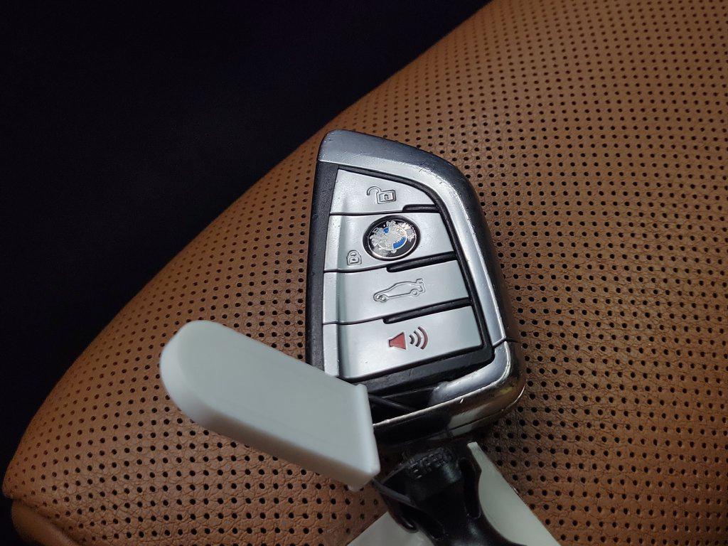 BMW 7 Series view 27