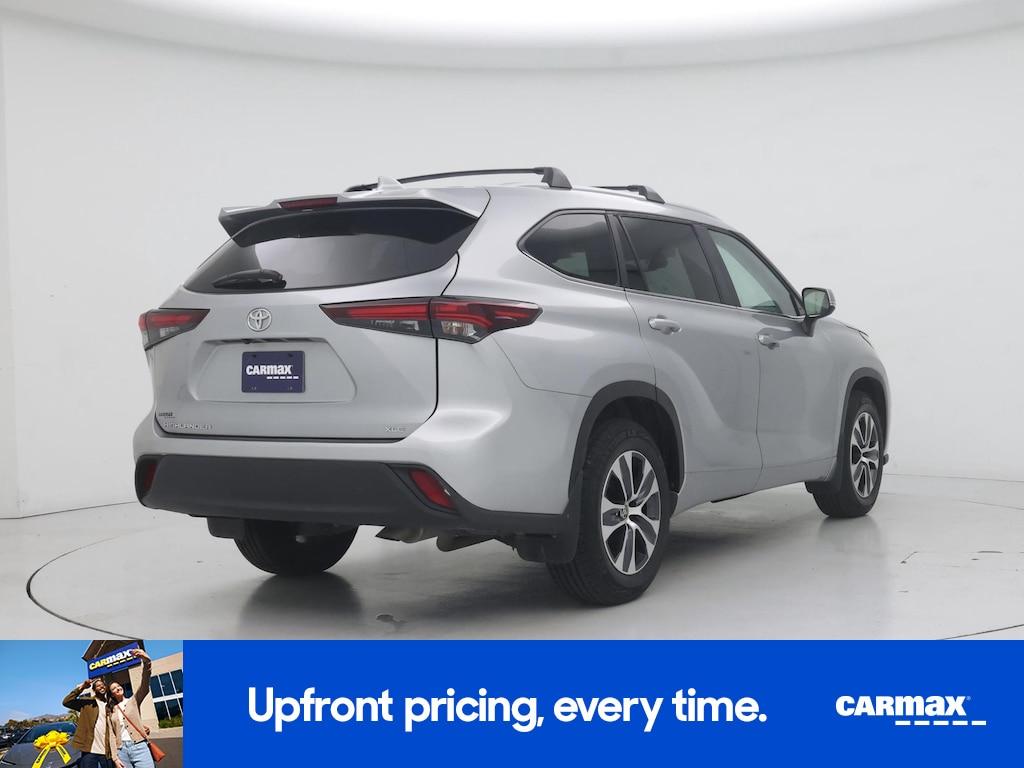 used 2024 Toyota Highlander car, priced at $31,998