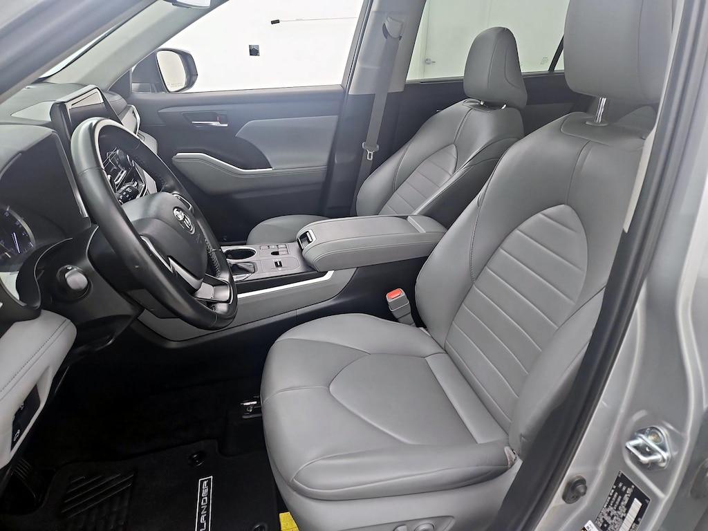 used 2024 Toyota Highlander car, priced at $31,998