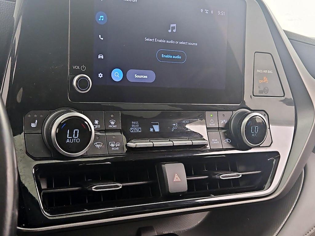 used 2024 Toyota Highlander car, priced at $31,998