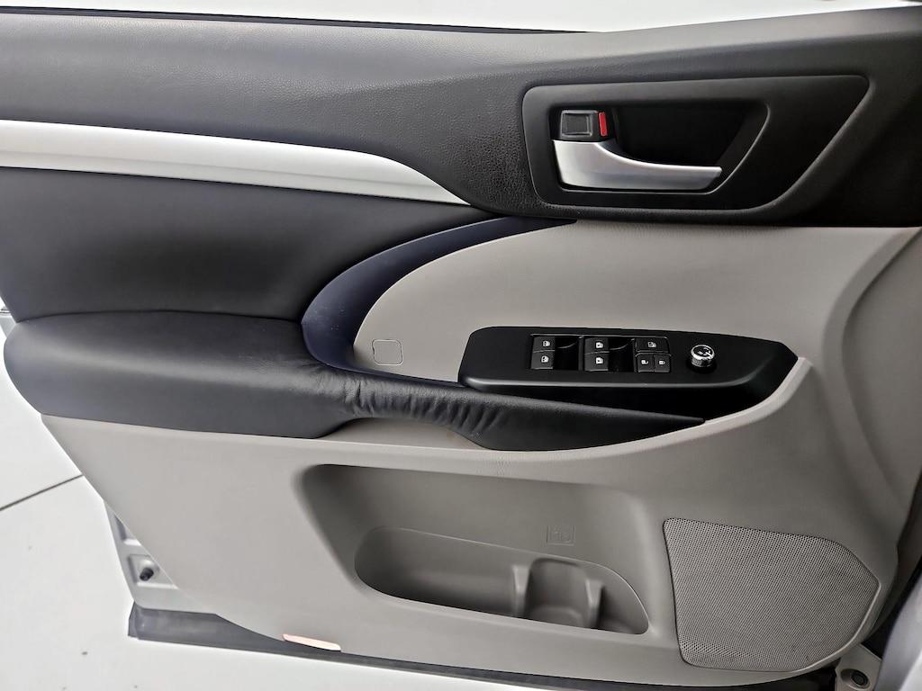 used 2016 Toyota Highlander car, priced at $23,998