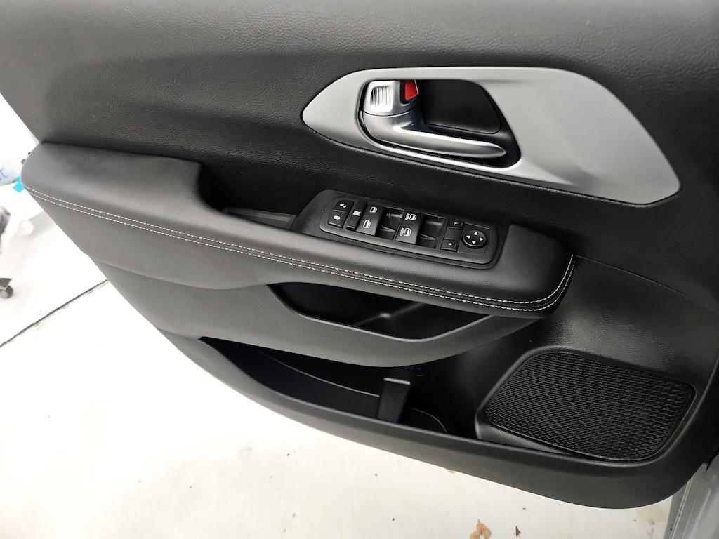 used 2023 Chrysler Pacifica car, priced at $24,998