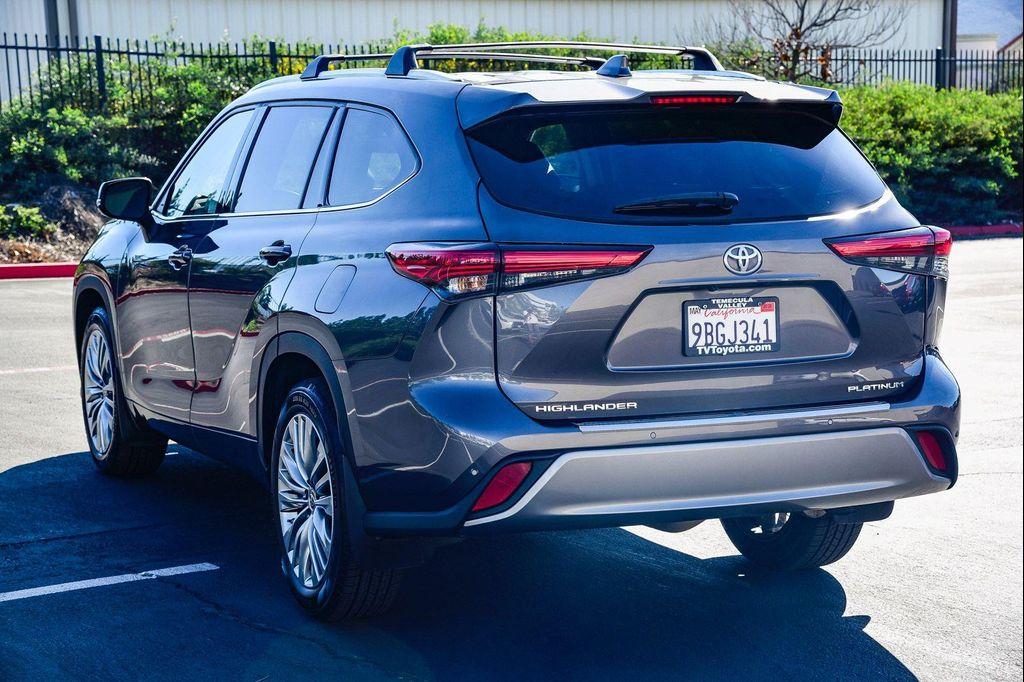 used 2022 Toyota Highlander car, priced at $37,491