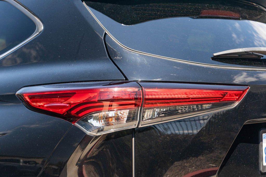 used 2021 Toyota Highlander car, priced at $30,643