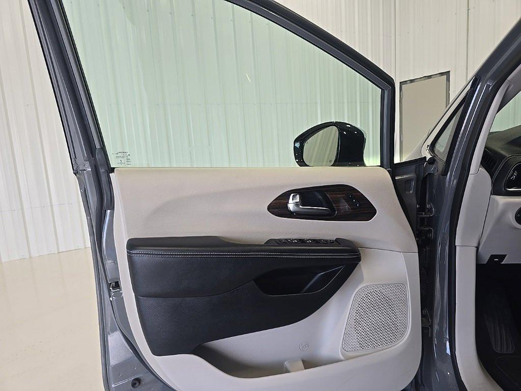 used 2023 Chrysler Pacifica car, priced at $28,700