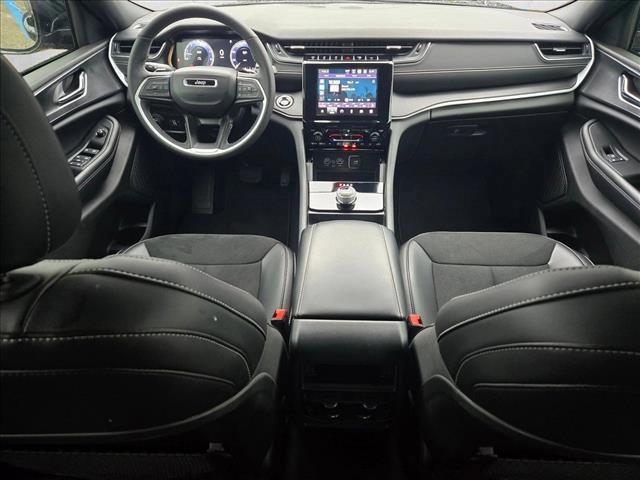 used 2025 Jeep Grand Cherokee car, priced at $37,495