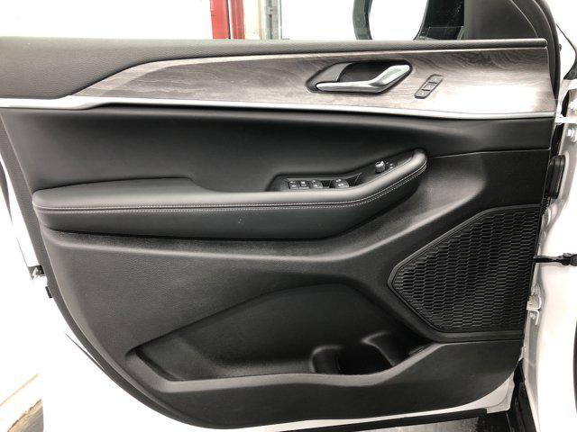 used 2024 Jeep Grand Cherokee car, priced at $37,988