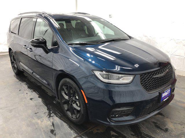 used 2025 Chrysler Pacifica car, priced at $40,988