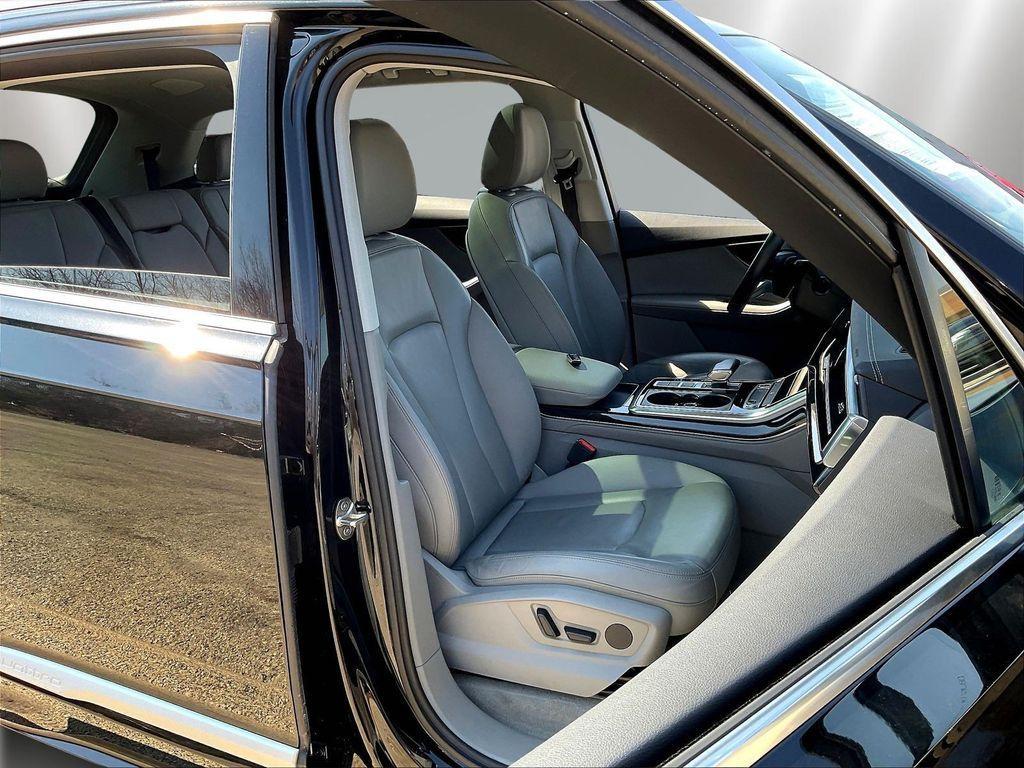 Audi Q7 view 30
