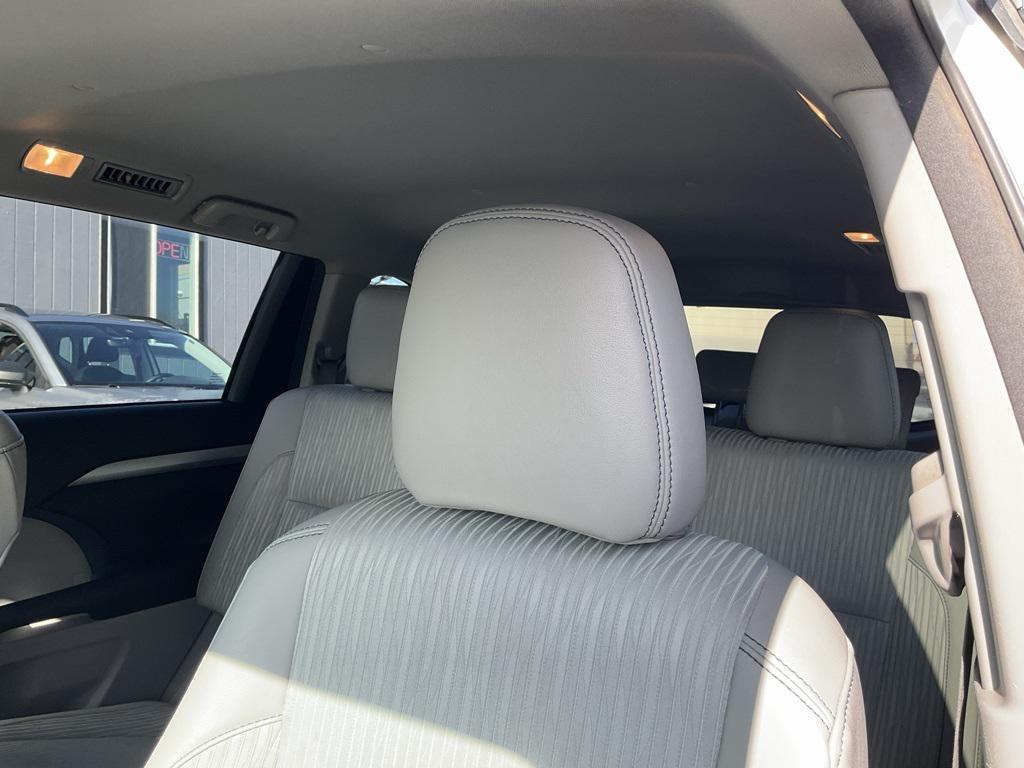 used 2018 Toyota Highlander car, priced at $21,500
