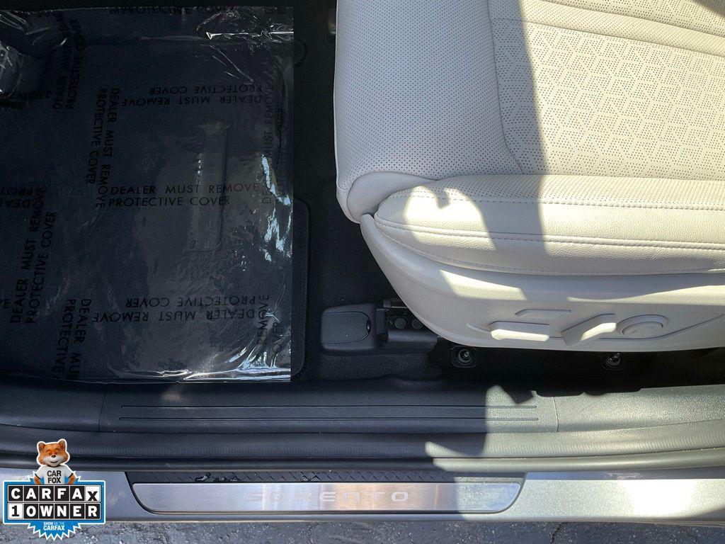 used 2023 Kia Sorento Plug-In Hybrid car, priced at $30,998