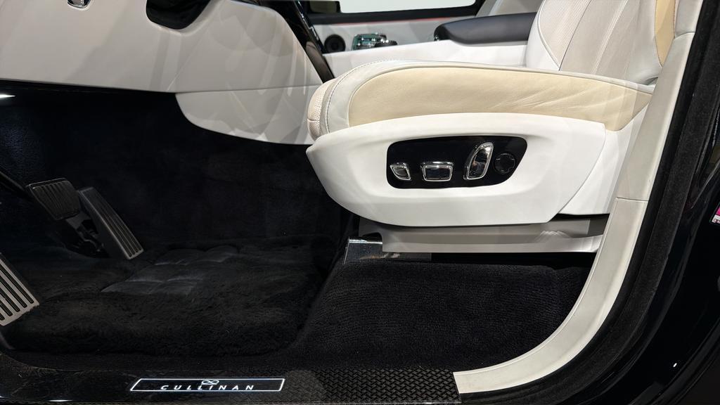 used 2022 Rolls-Royce Cullinan car, priced at $334,999