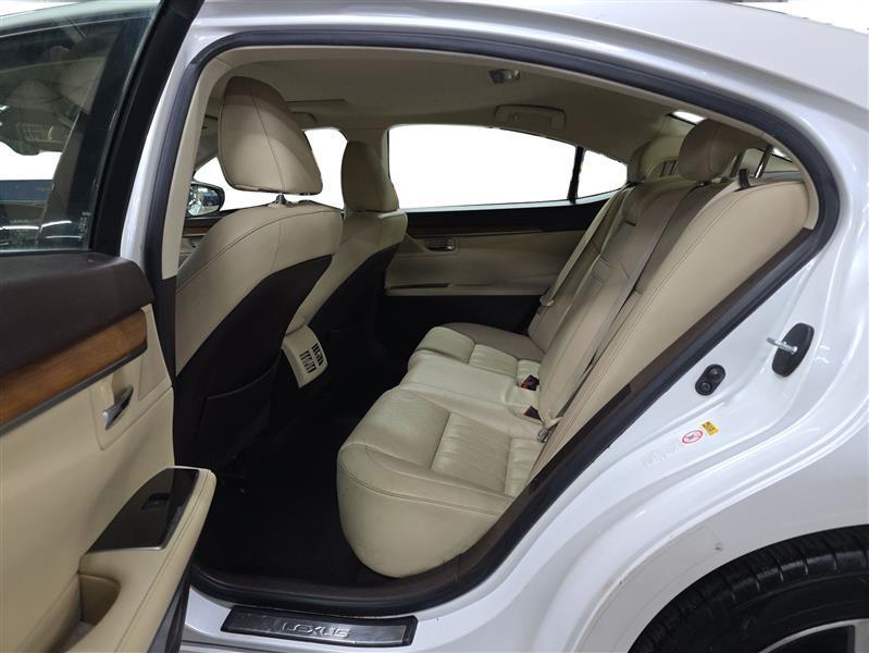 used 2018 Lexus ES 300h car, priced at $13,600